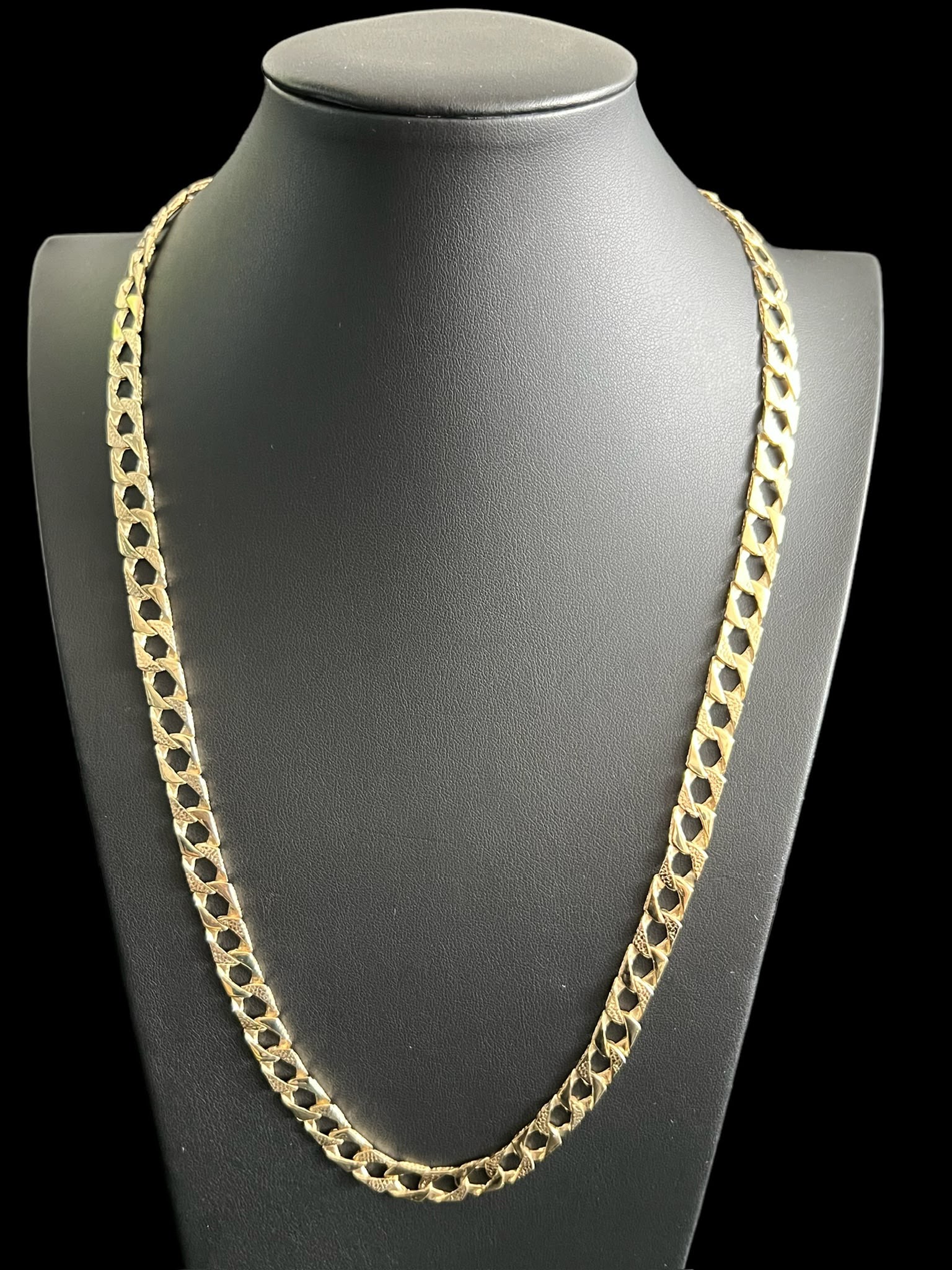 9ct Gold Half Patterned Chaps Chain 26″ 8mm