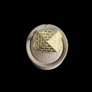9ct Gold - Pyramid Ring Size W